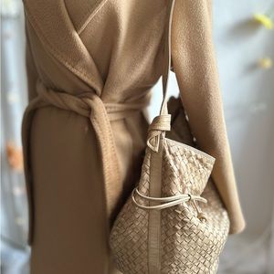 Bottega Veneta Intrecciato Hobo, Boho, Slouchy, Chic!  Natural almond color Y2K